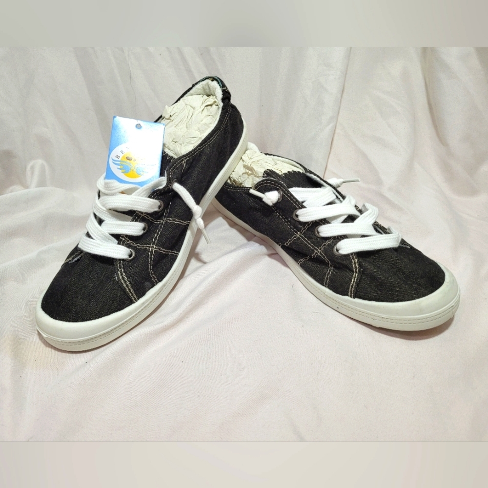 Beneker Black Sneakers, Size 9, nwt